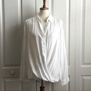 BeachLunchLounge White Wrap Front Top Sz Medium